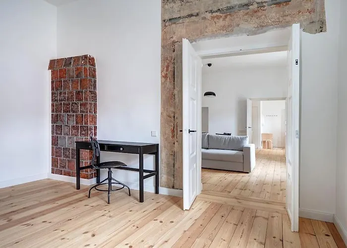 Spacious 2-Bedroom Flat In Old Town By Urban Rent