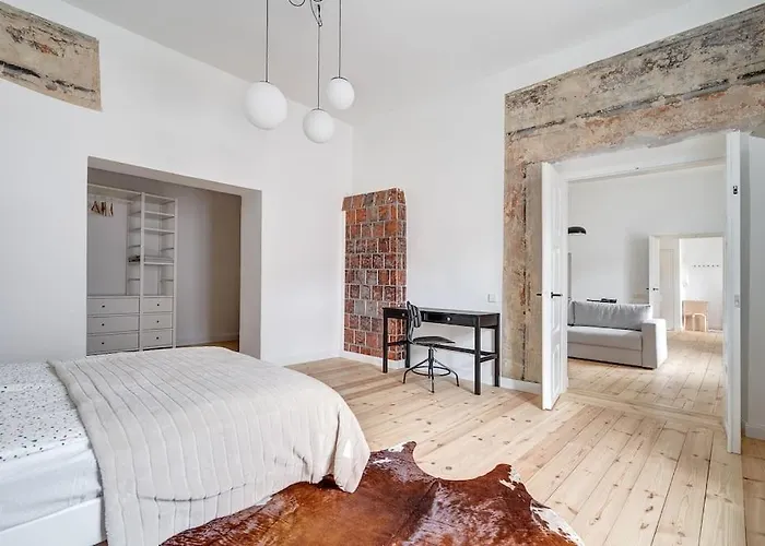 Spacious 2-Bedroom Flat In Old Town By Urban Rent