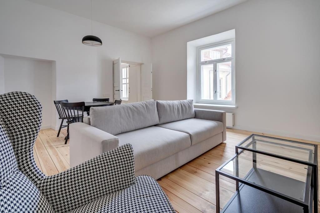 Spacious 2-bedroom Flat In Old Town By Urban Rent Huoneisto Vilna