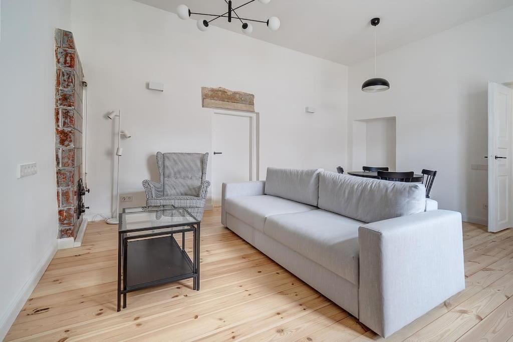 Huoneisto Spacious 2-bedroom Flat In Old Town By Urban Rent Vilna