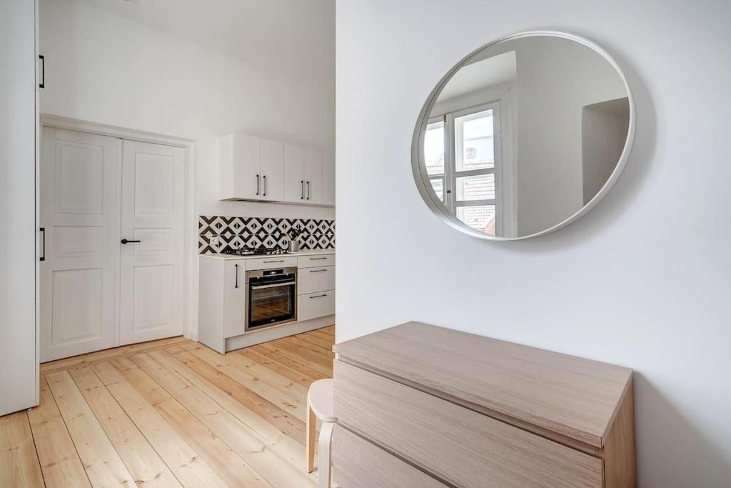 Huoneisto Spacious 2-bedroom Flat In Old Town By Urban Rent Vilna