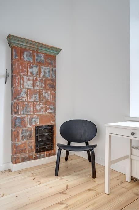 Spacious 2-bedroom Flat In Old Town By Urban Rent *
