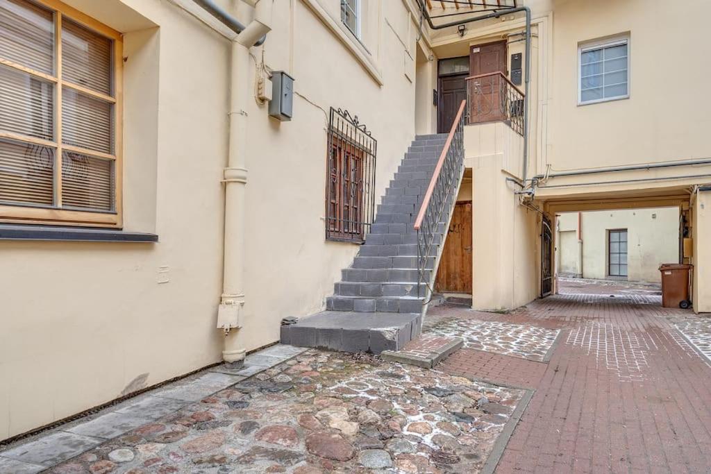 Huoneisto Spacious 2-bedroom Flat In Old Town By Urban Rent *