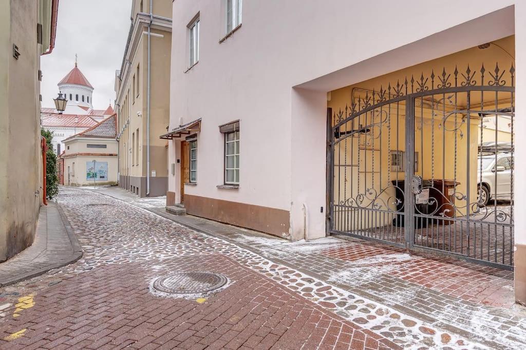 Huoneisto Spacious 2-bedroom Flat In Old Town By Urban Rent Vilna