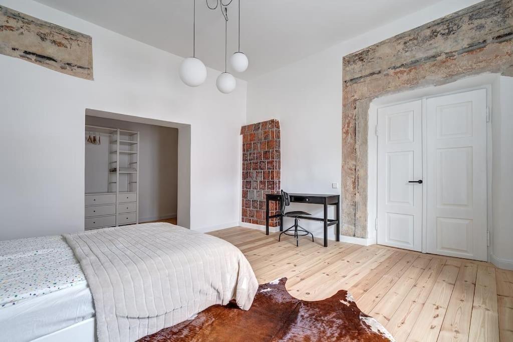 Spacious 2-bedroom Flat In Old Town By Urban Rent