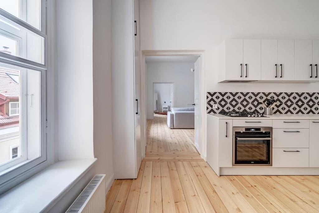 Spacious 2-bedroom Flat In Old Town By Urban Rent Huoneisto