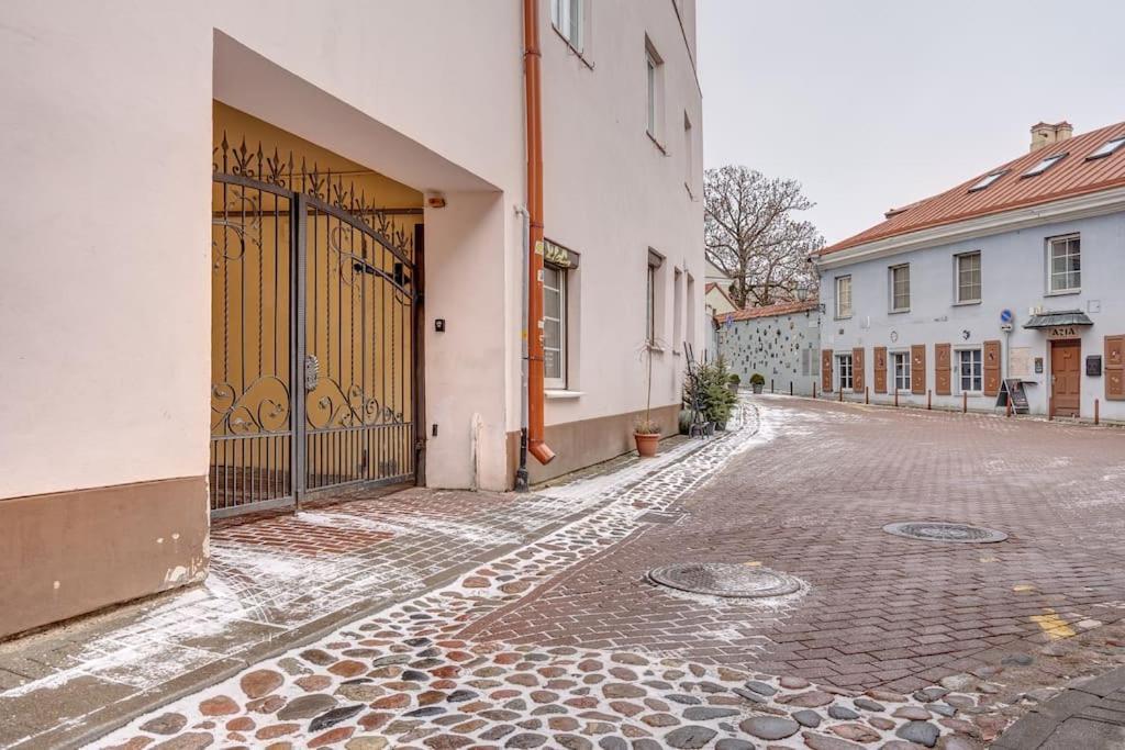 Spacious 2-bedroom Flat In Old Town By Urban Rent *