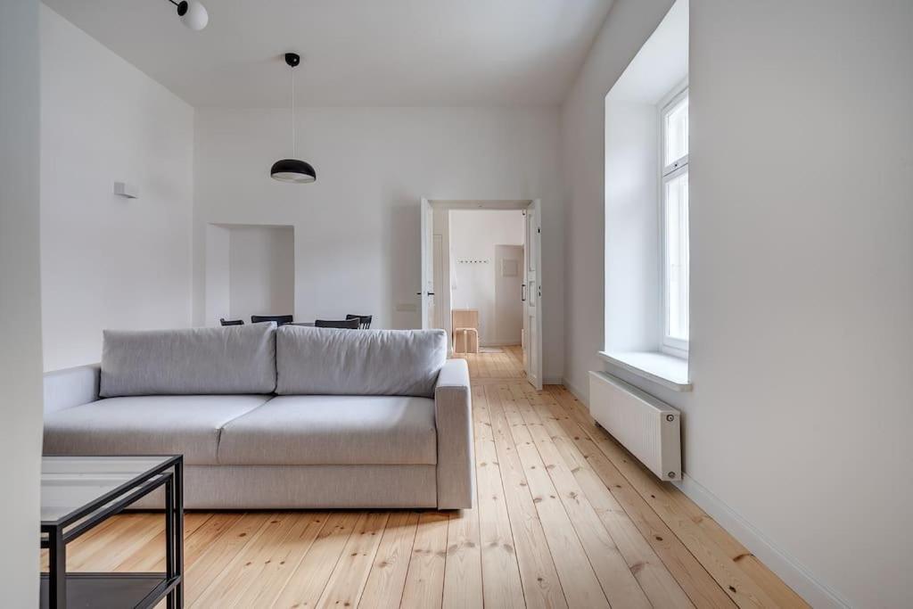 Huoneisto Spacious 2-bedroom Flat In Old Town By Urban Rent