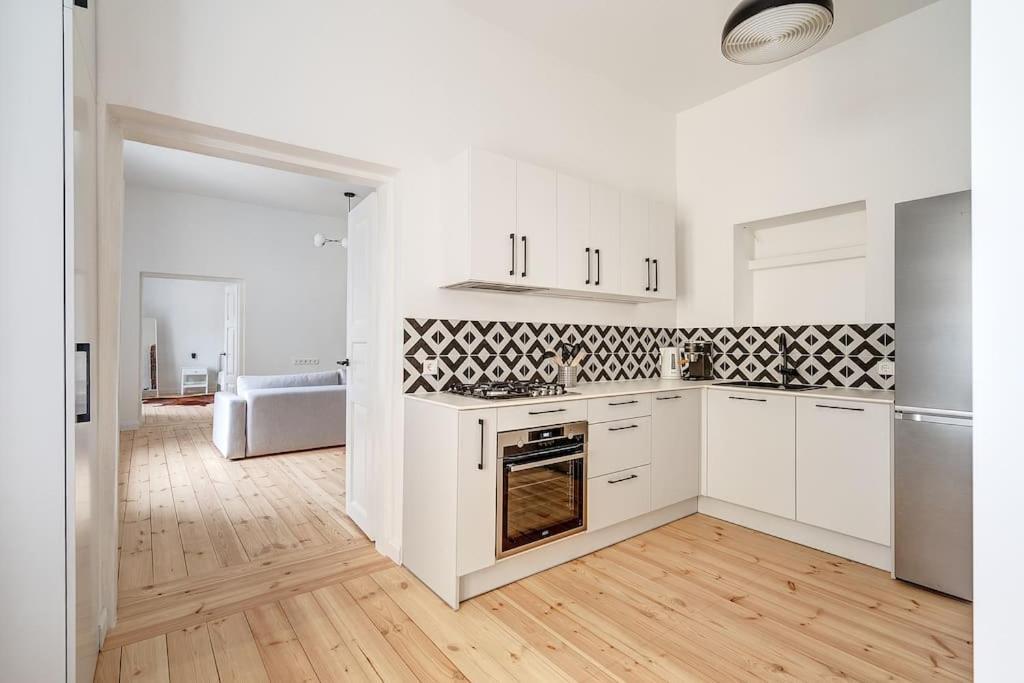 Huoneisto Spacious 2-bedroom Flat In Old Town By Urban Rent Vilna