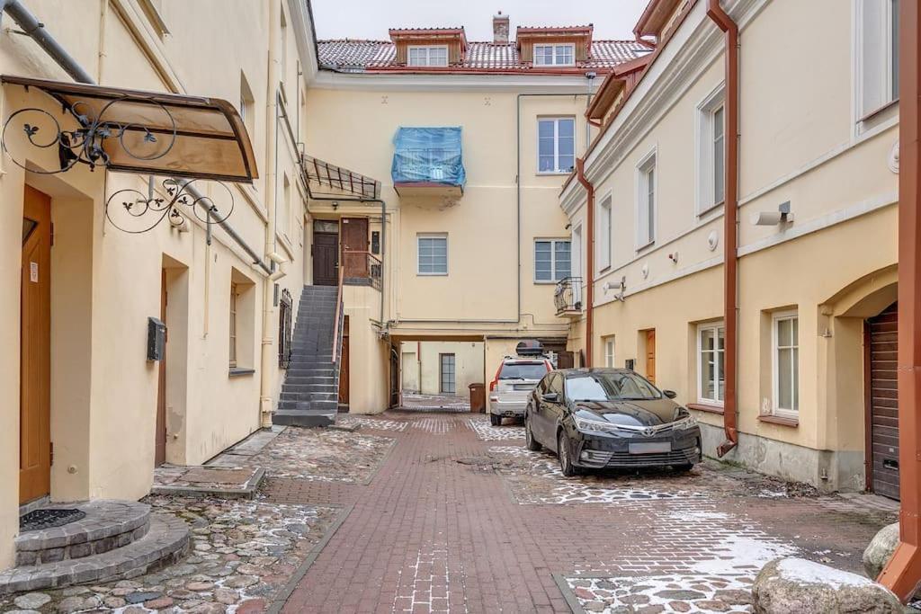 Spacious 2-bedroom Flat In Old Town By Urban Rent Huoneisto