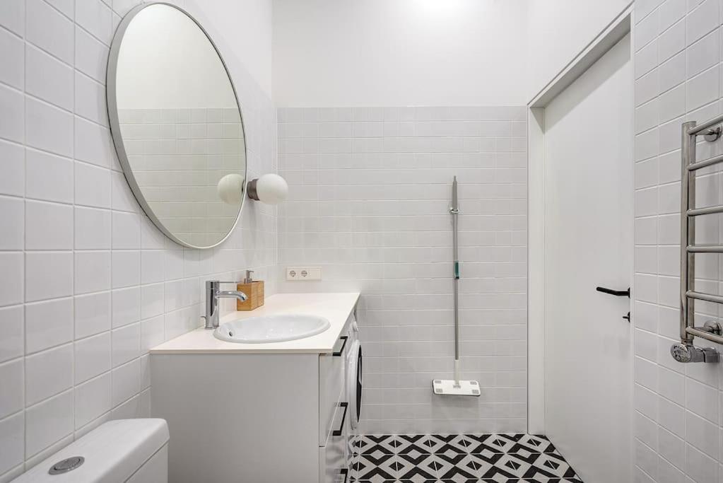 Huoneisto Spacious 2-bedroom Flat In Old Town By Urban Rent