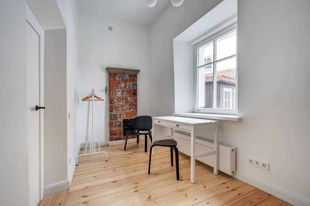 Spacious 2-bedroom Flat In Old Town By Urban Rent