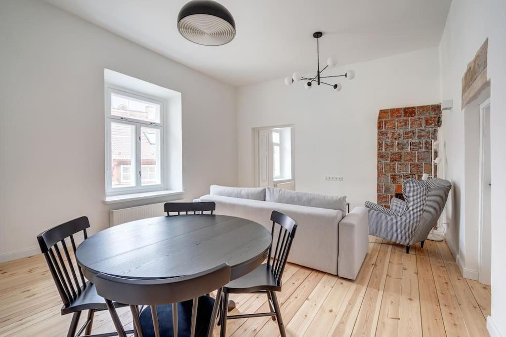 Appartamento Spacious 2-bedroom Flat In Old Town By Urban Rent Vilnius